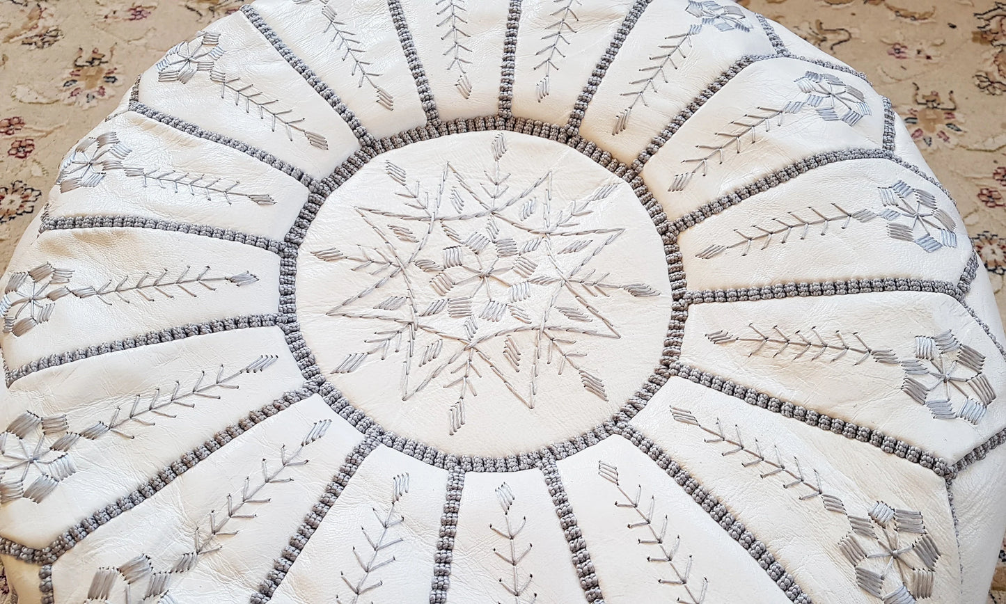 Pouf En Cuir Blanc Avec Broderie Supérieure, Pouf Marocain Blanc, Repose-Pieds Ottomans De Luxe, Pouf En Cuir, Pouf Fait Main