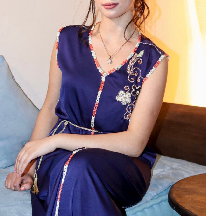 Sublime Caftan Léger Traditionnel Marocain : Symbole D'Art Et D'Héritage