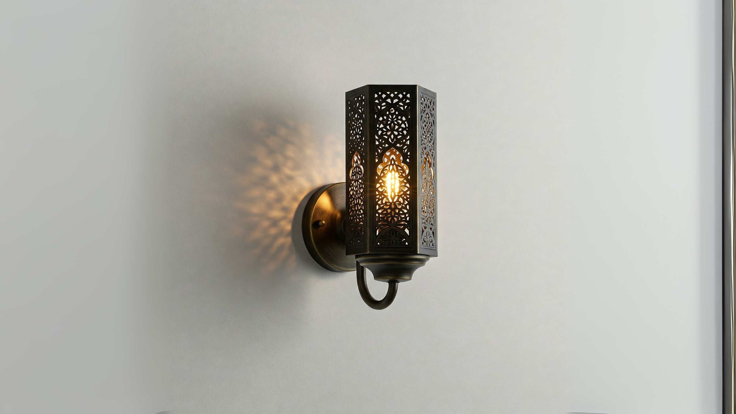 Wall Lights & Sconces