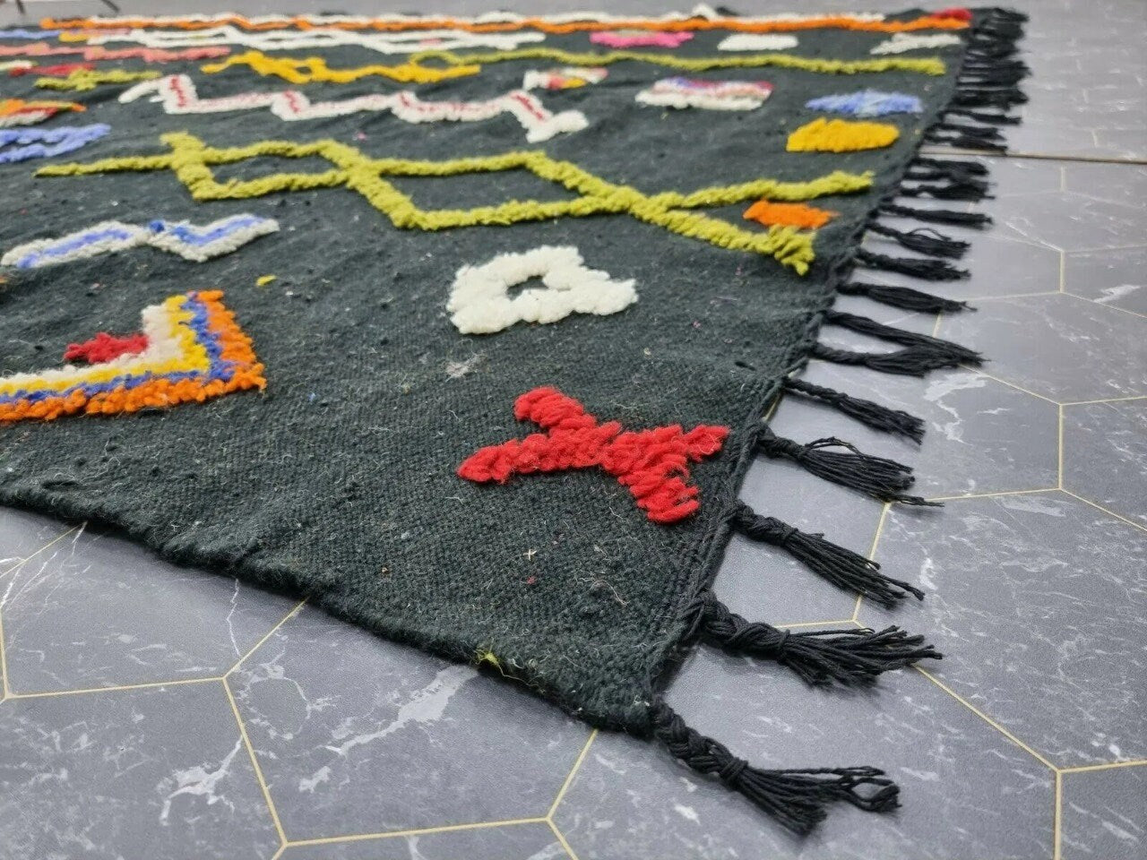 COLORFUL KILIM RUG, Flat-Weave Area Rug, Moroccan Woven Wool Rug, Custom Geometric Rug, Handmade Boho Rug, Cozy Chic Black & Green Rug. .
