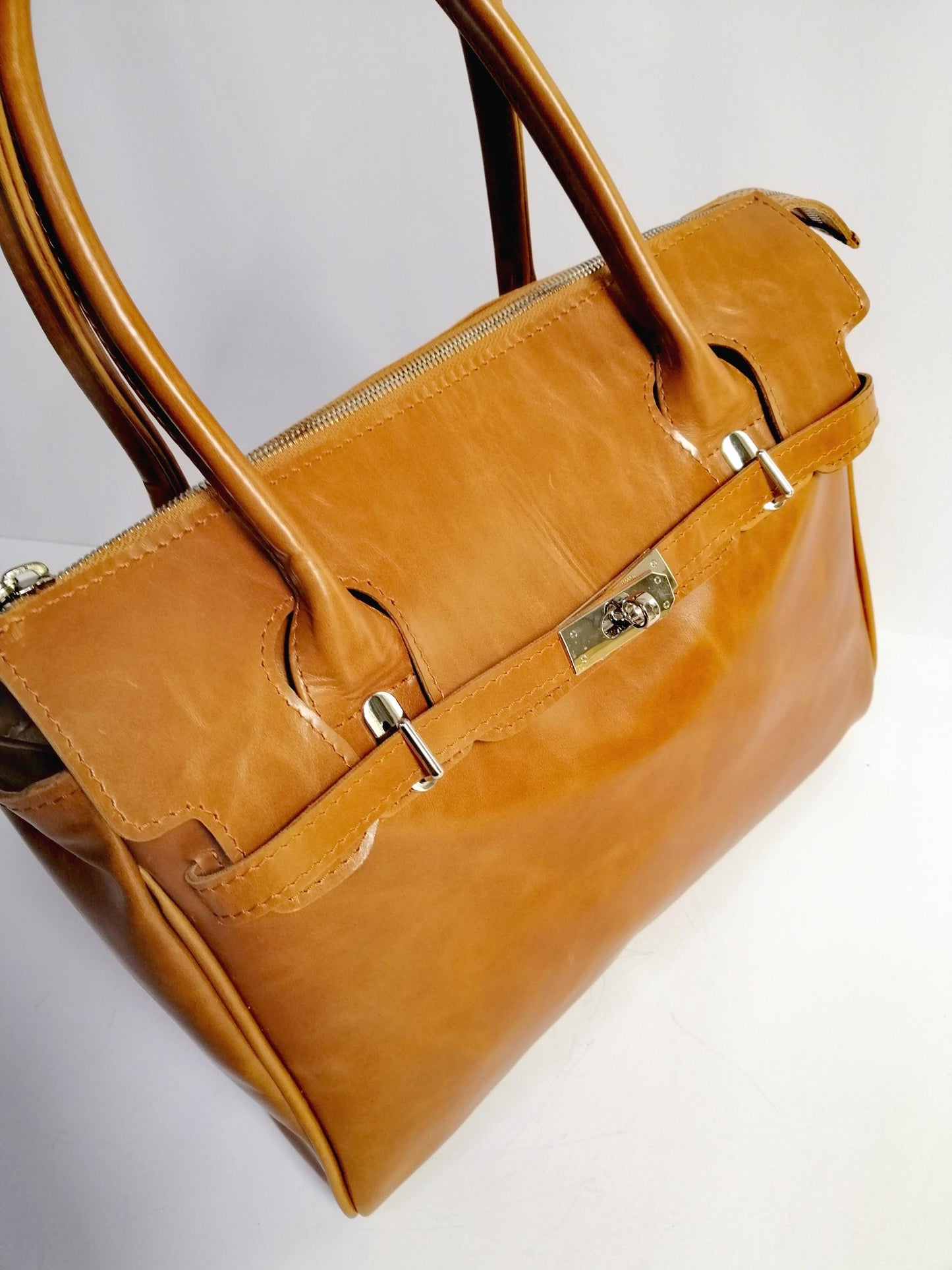 Luxury Genuine Leather Handbag – Elegant Shoulder Bag and Crossbody Bag – Perfect Gift for Women – Camel Color – Soft Vegan Leather