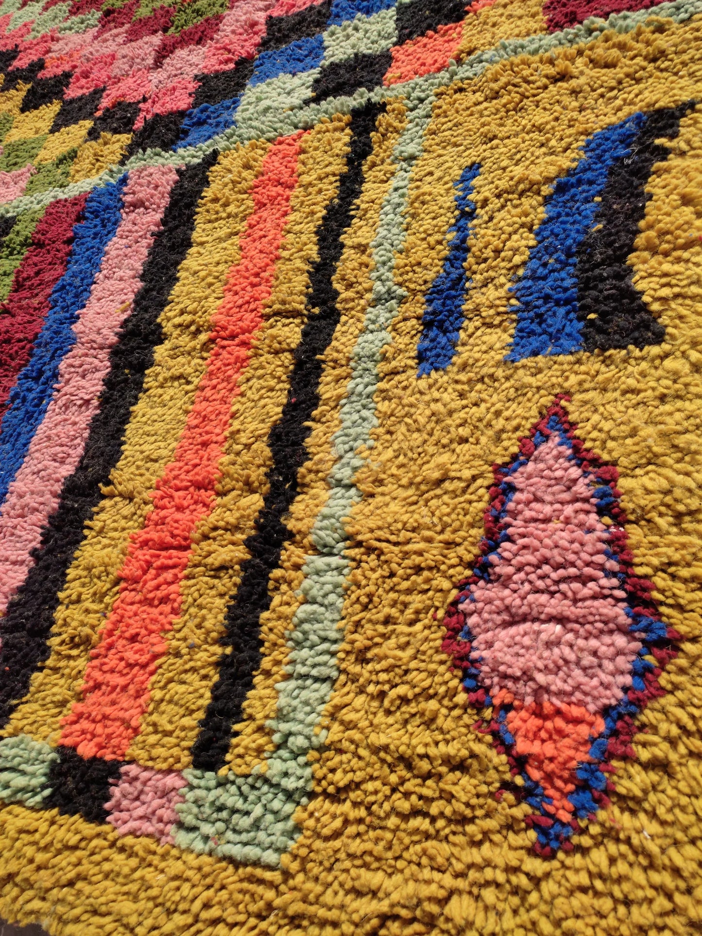 Yellow Wool Moroccan Rug with Geometric Pattern, 6x9 ft