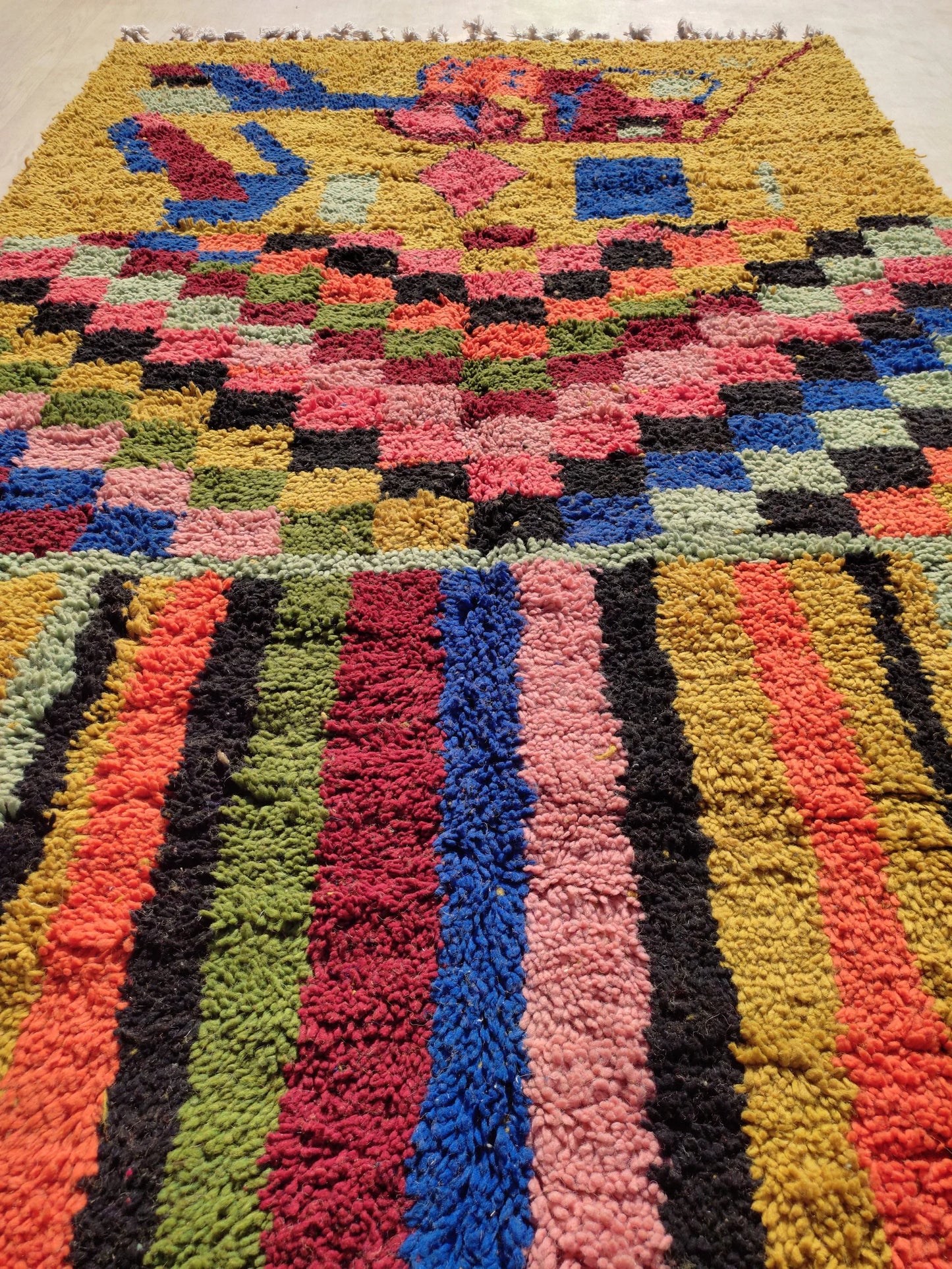 Yellow Wool Moroccan Rug with Geometric Pattern, 6x9 ft