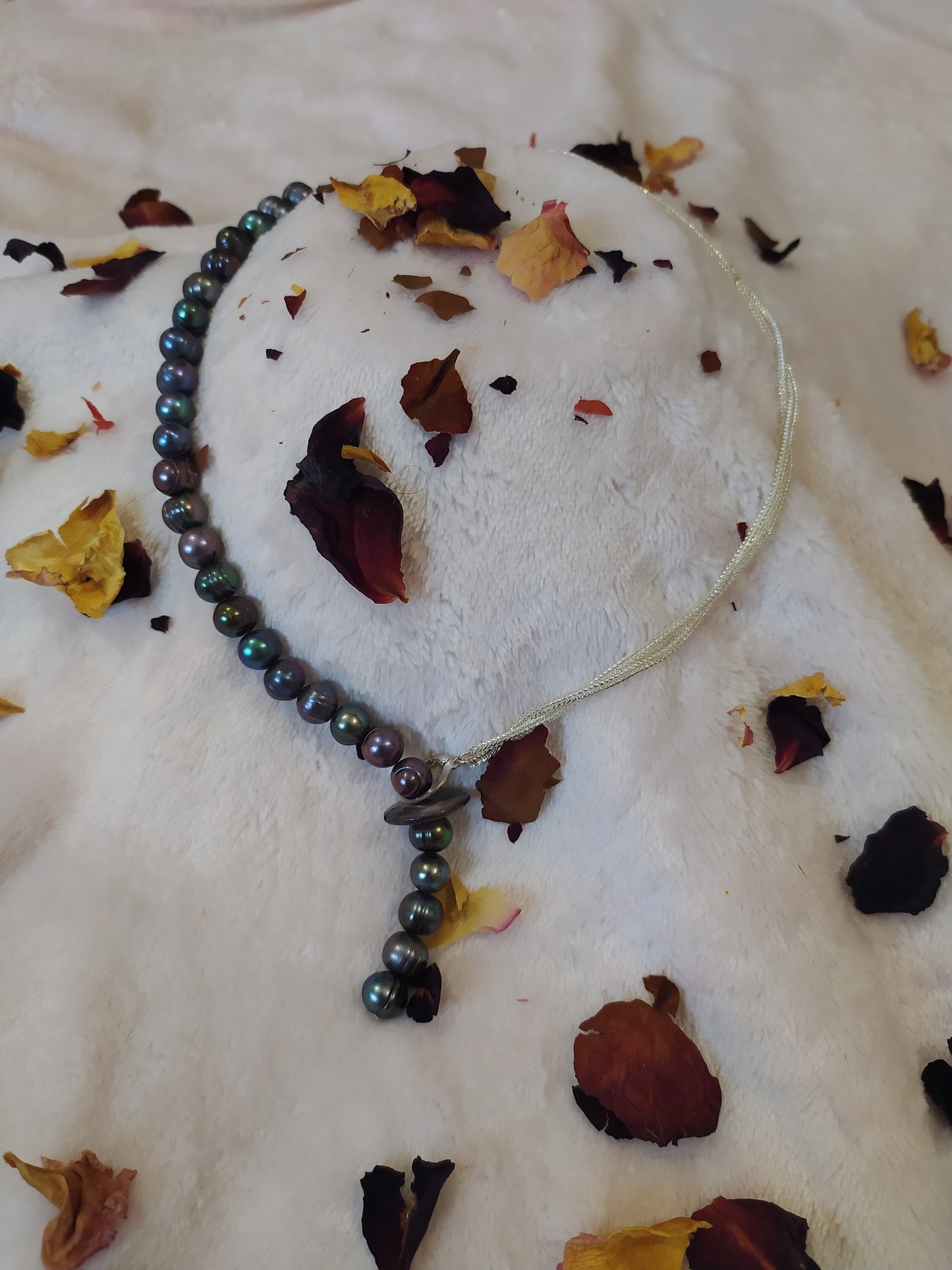Black Pearls and Silver 925 in One Beautiful Necklace, an Exclusive Product Handmade and Natural Pearls to Embellish Your Neck.
