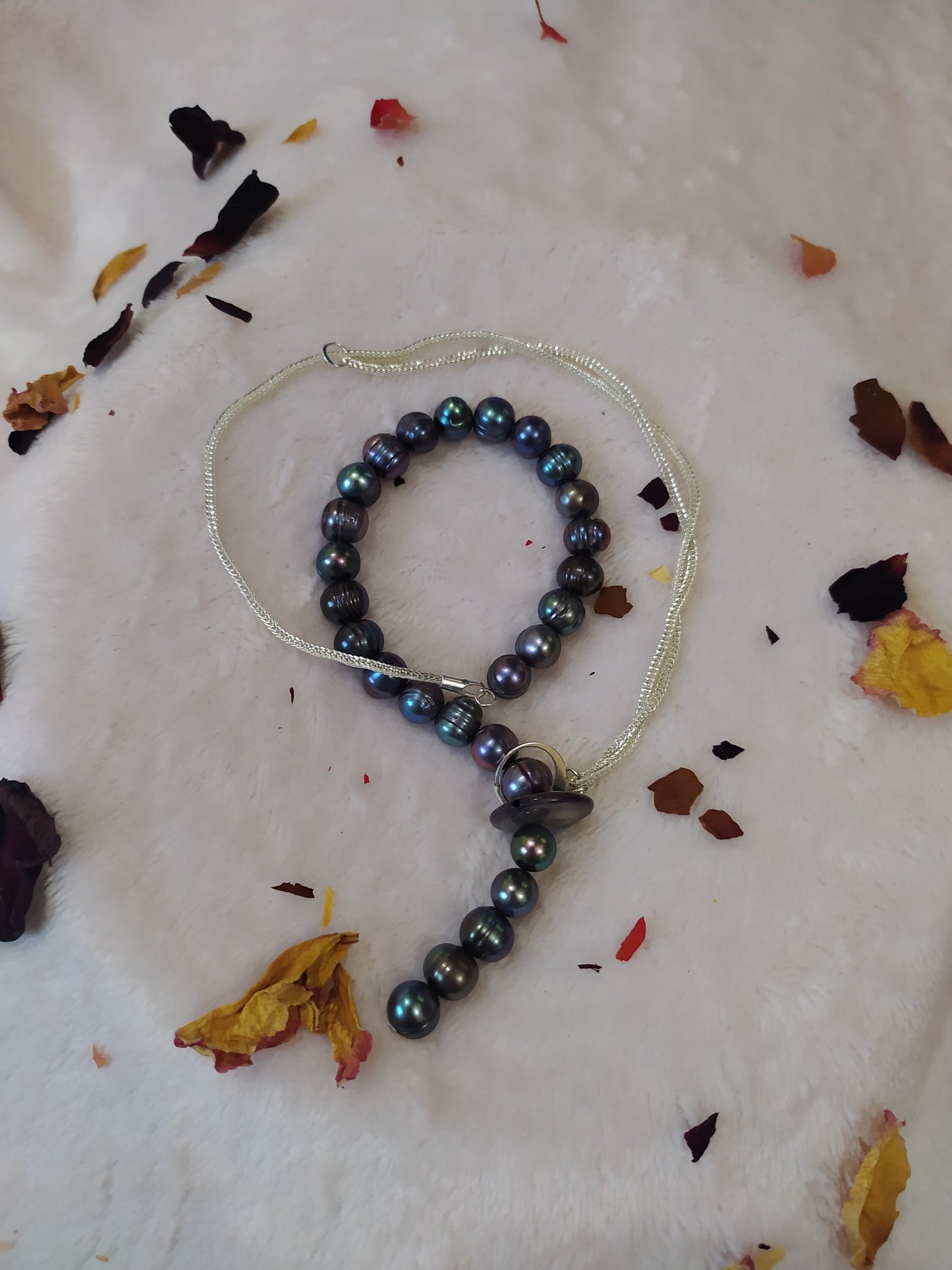 Black Pearls and Silver 925 in One Beautiful Necklace, an Exclusive Product Handmade and Natural Pearls to Embellish Your Neck.