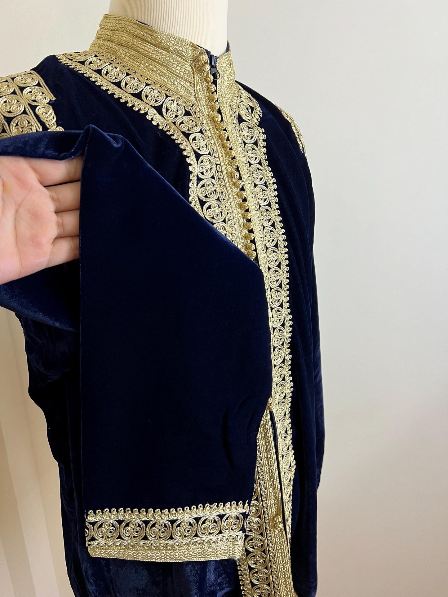 Royal Moroccan Men Tunic Caftan Breathable Fiber Cotton Hand Tread, Special Soft Tissue, Kaftan for Men, Djellaba for Men Comfy Loungewear