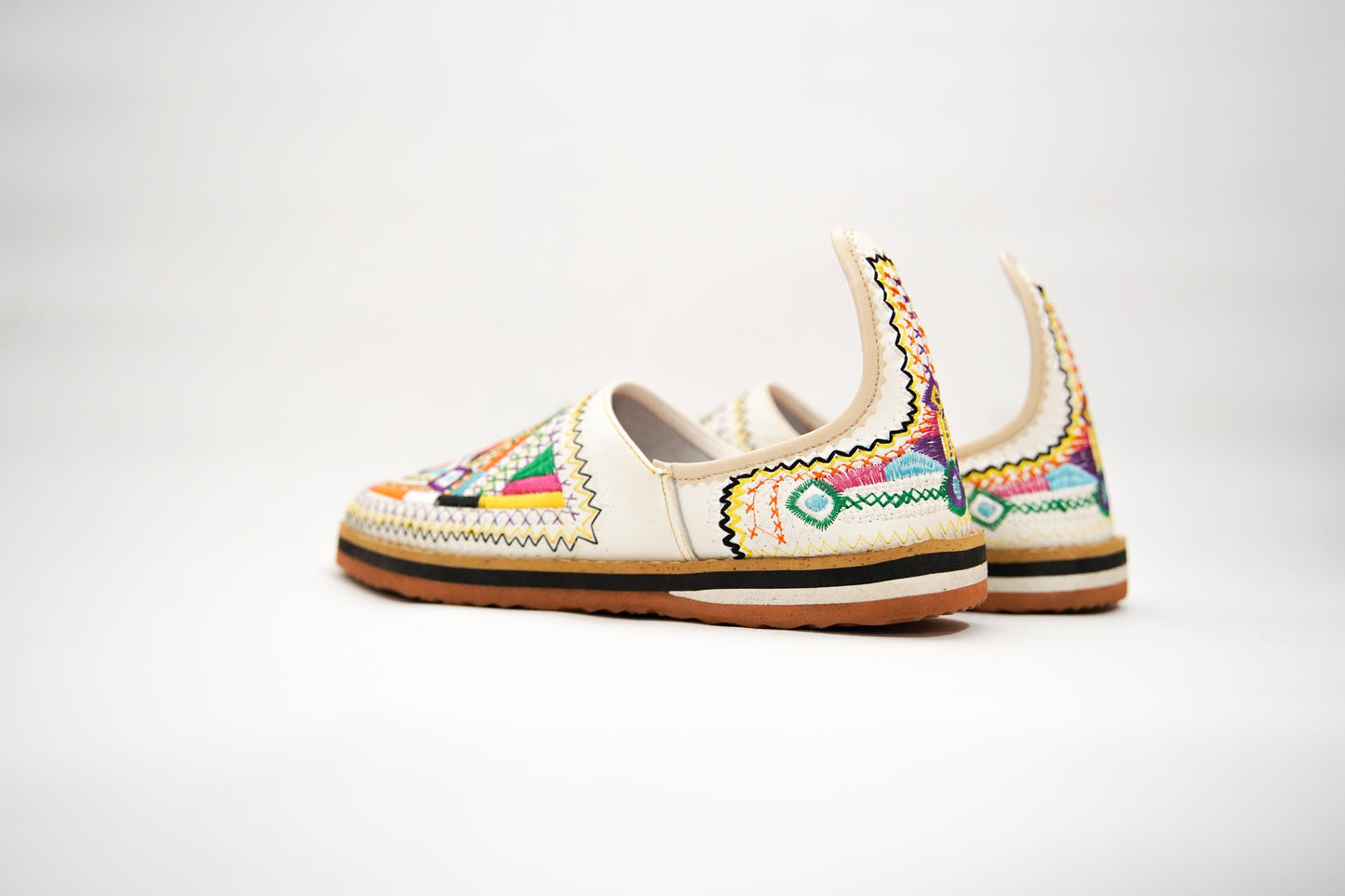 Handmade Moroccan Leather Babouche Slippers for Women, Embroidered Organic Sheepskin House Slippers, Moroccan Shoes, and Leather Babouche.