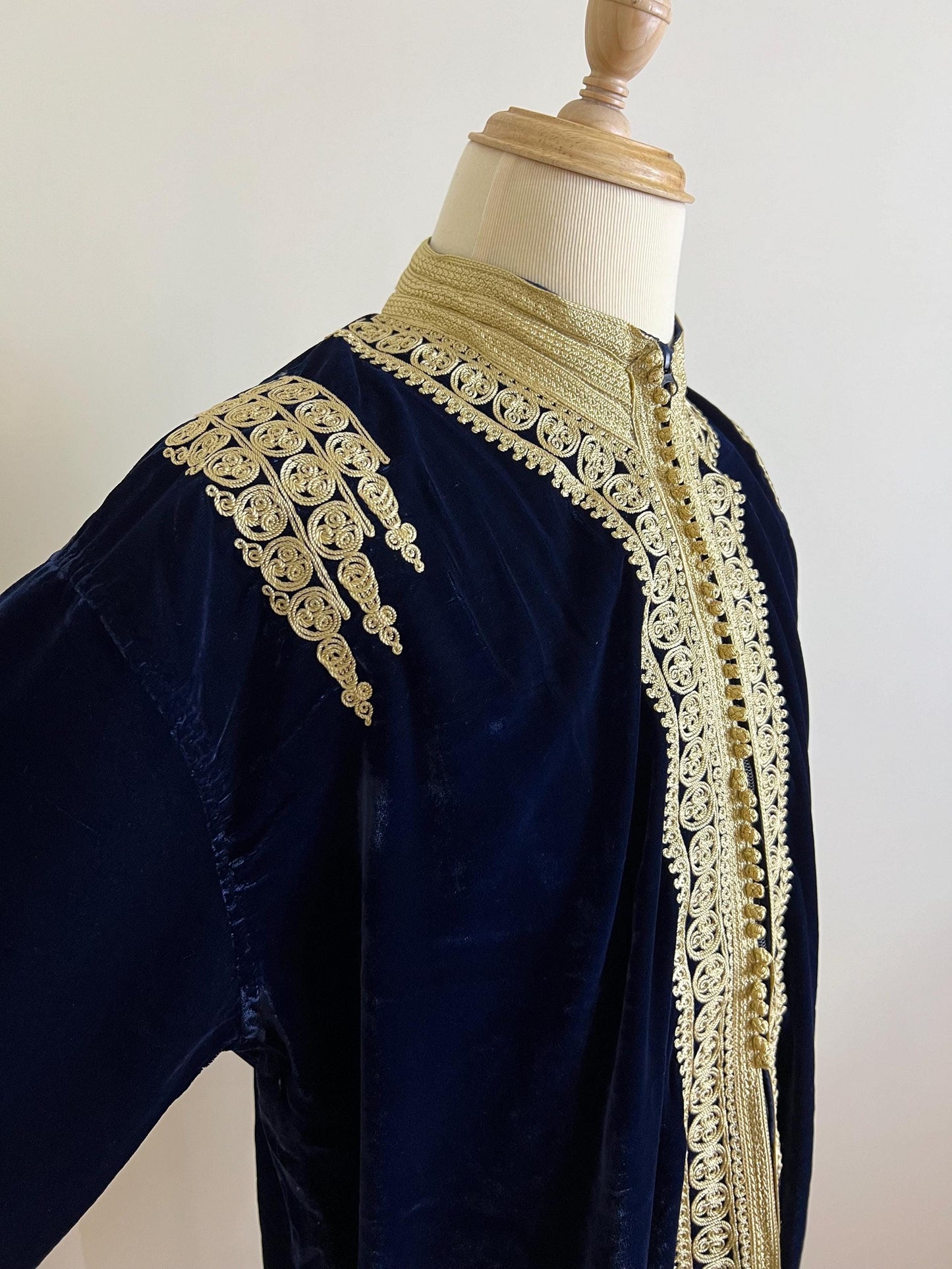 Royal Moroccan Men Tunic Caftan Breathable Fiber Cotton Hand Tread, Special Soft Tissue, Kaftan for Men, Djellaba for Men Comfy Loungewear