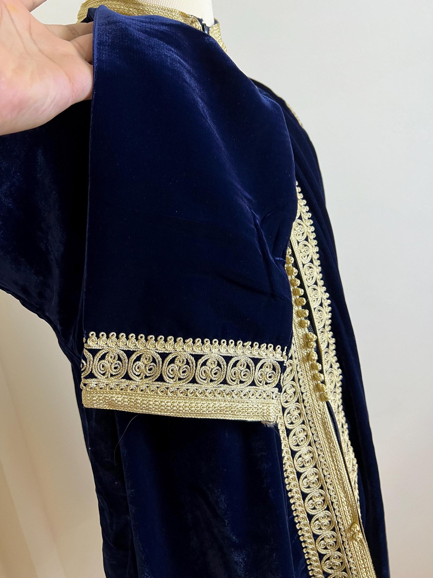 Royal Moroccan Men Tunic Caftan Breathable Fiber Cotton Hand Tread, Special Soft Tissue, Kaftan for Men, Djellaba for Men Comfy Loungewear