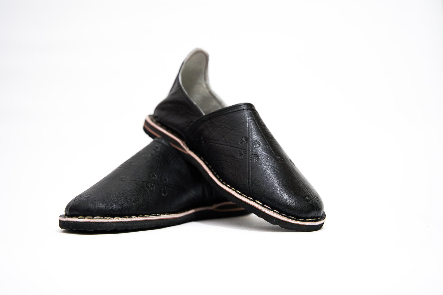 Handmade Moroccan Babouche Leather Slippers for Men, Classic Black Organic Sheepskin Slip-Ons – Elegant and Comfortable.