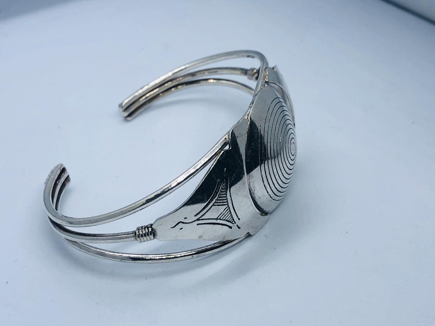 Handcrafted Engraved Silver Bracelet, Traditional Moroccan Design with Circular and Geometric Patterns, Perfect for an Elegant Touch