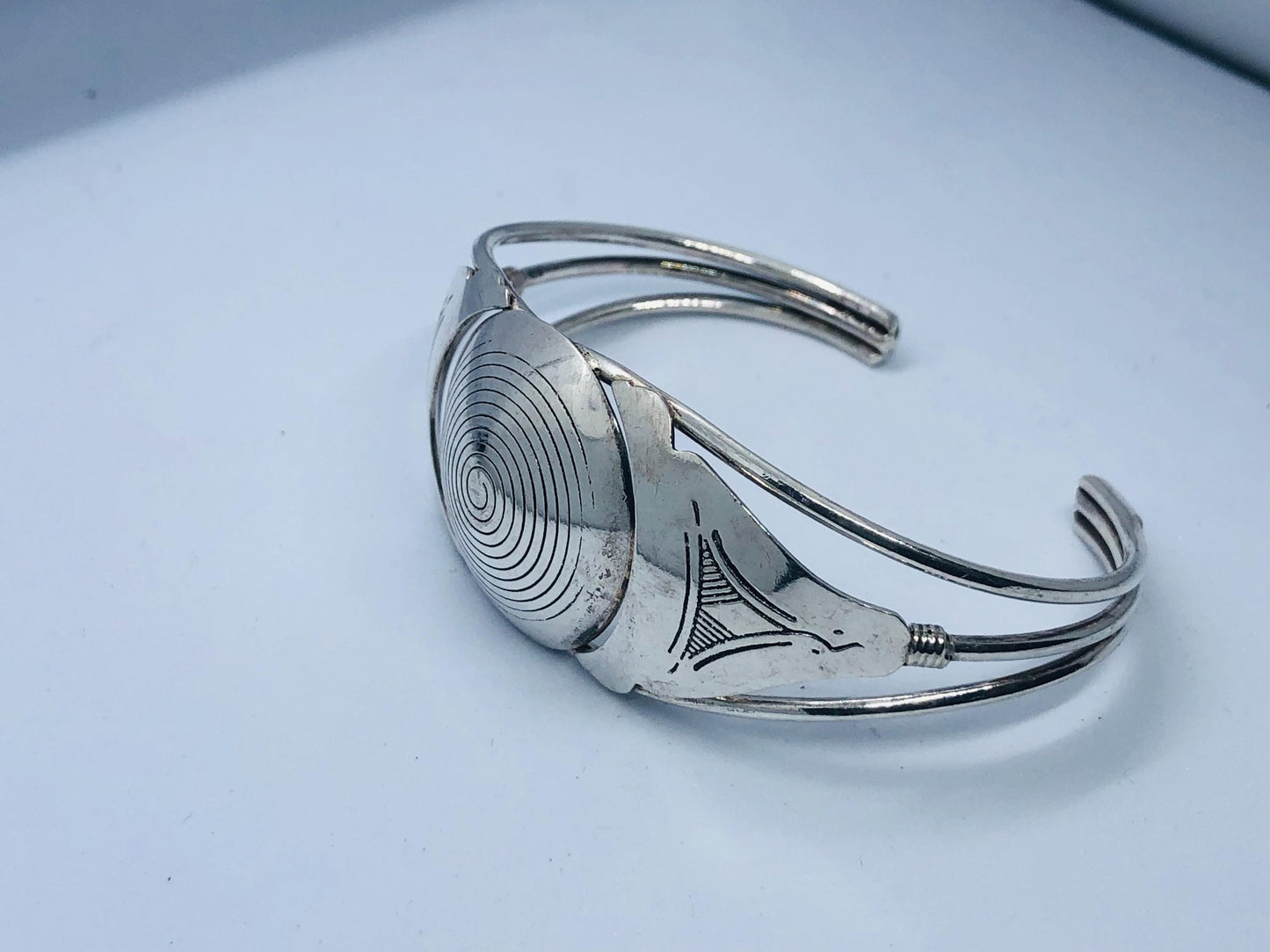 Handcrafted Engraved Silver Bracelet, Traditional Moroccan Design with Circular and Geometric Patterns, Perfect for an Elegant Touch