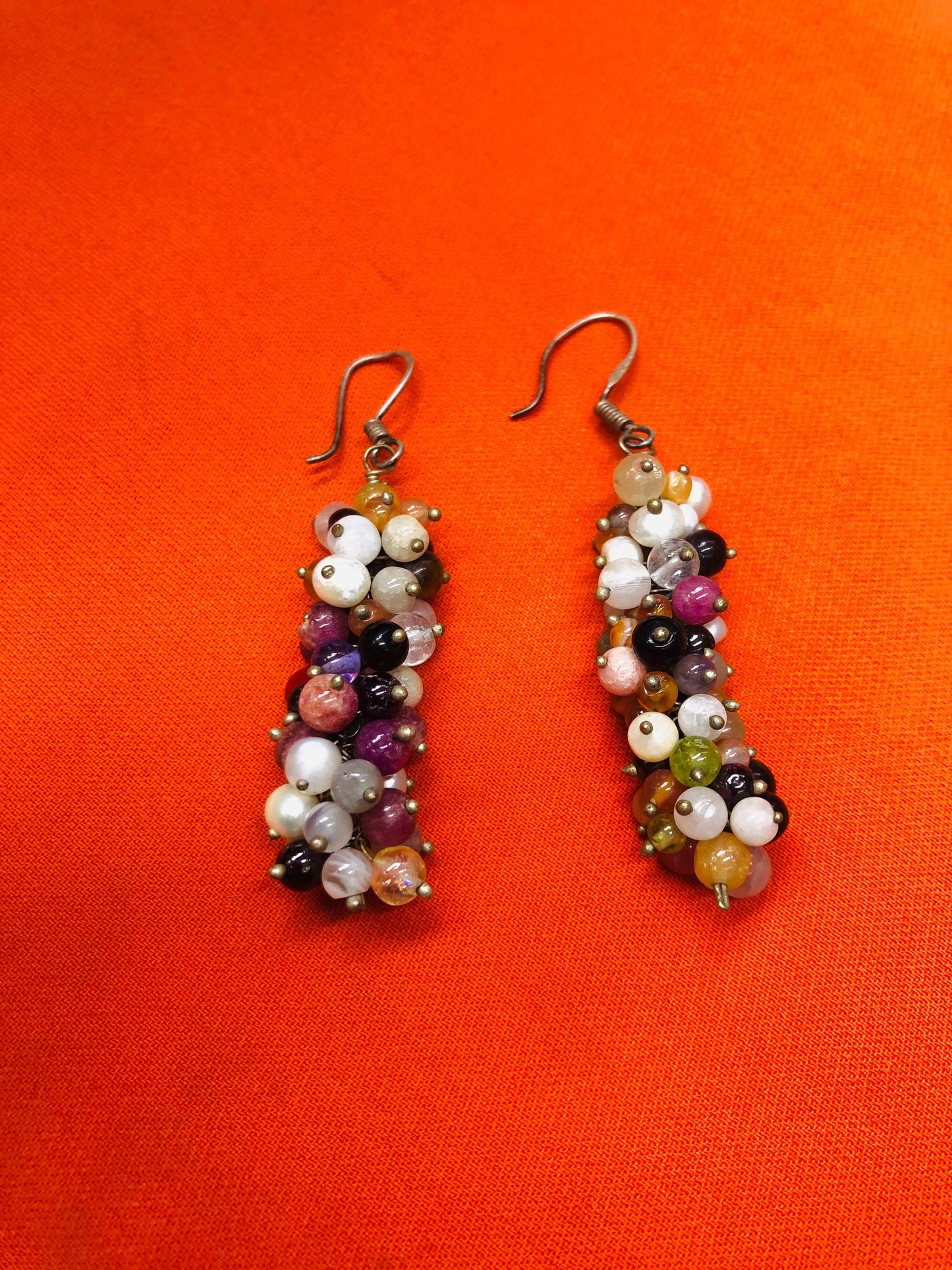 Artisanal Earrings in Multicolored Semi-Precious Stones