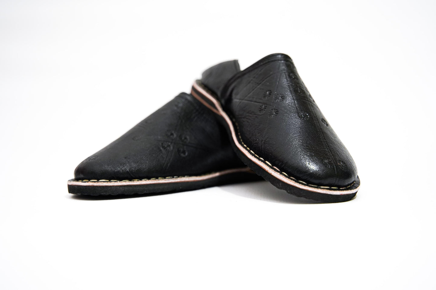 Handmade Moroccan Babouche Leather Slippers for Men, Classic Black Organic Sheepskin Slip-Ons – Elegant and Comfortable.