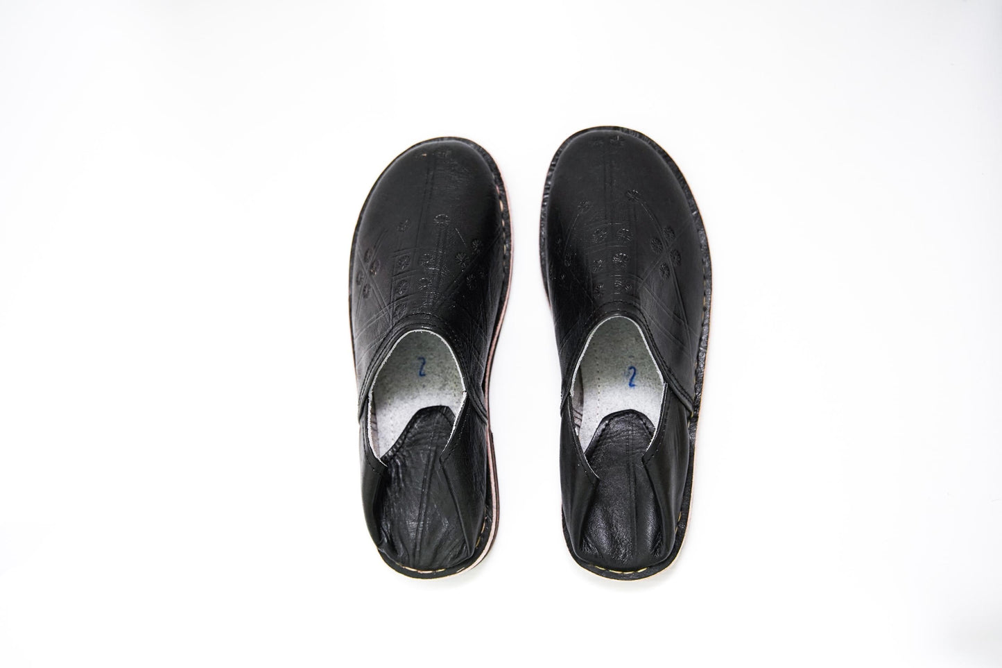 Handmade Moroccan Babouche Leather Slippers for Men, Classic Black Organic Sheepskin Slip-Ons – Elegant and Comfortable.