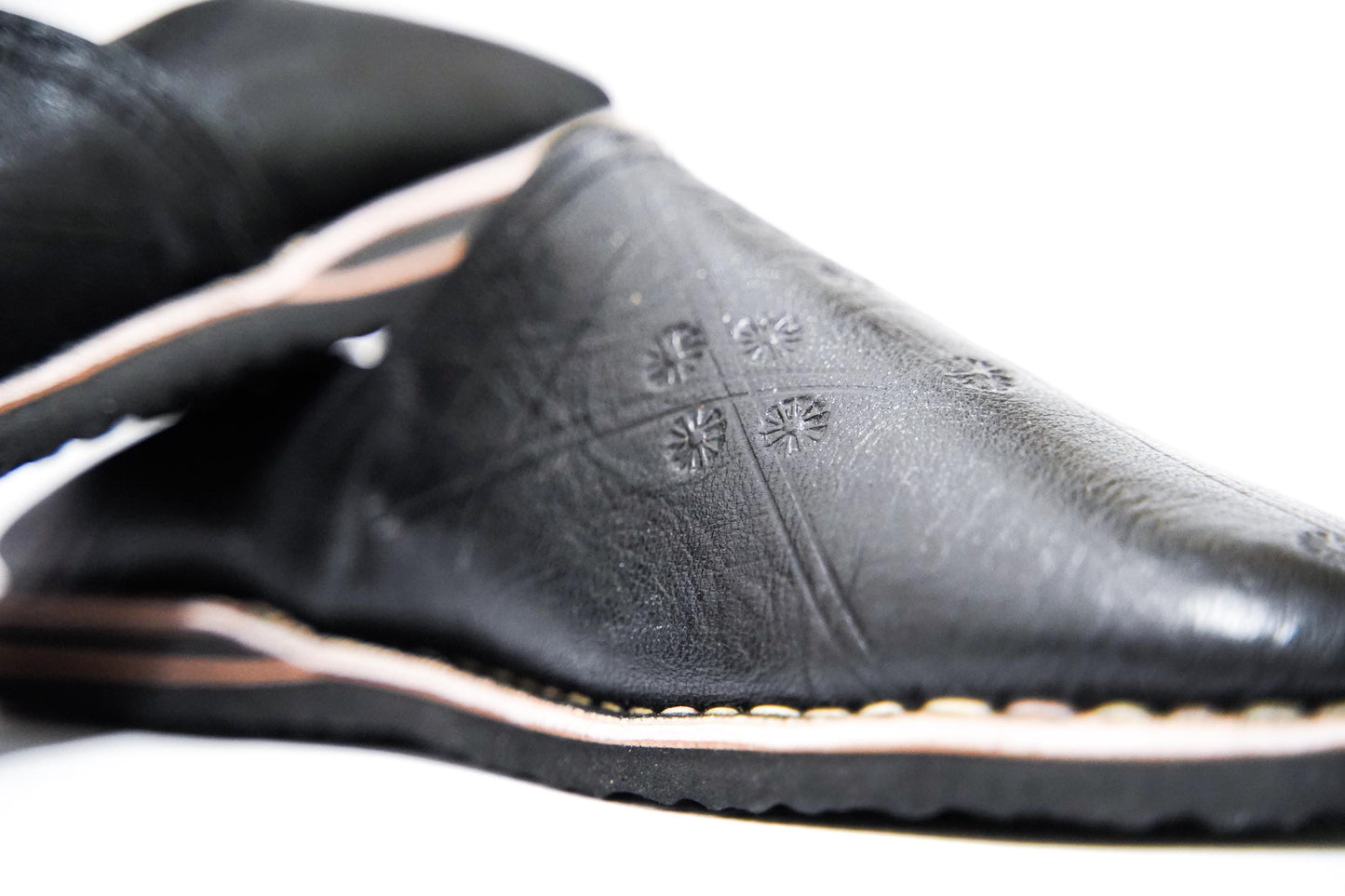 Handmade Moroccan Babouche Leather Slippers for Men, Classic Black Organic Sheepskin Slip-Ons – Elegant and Comfortable.