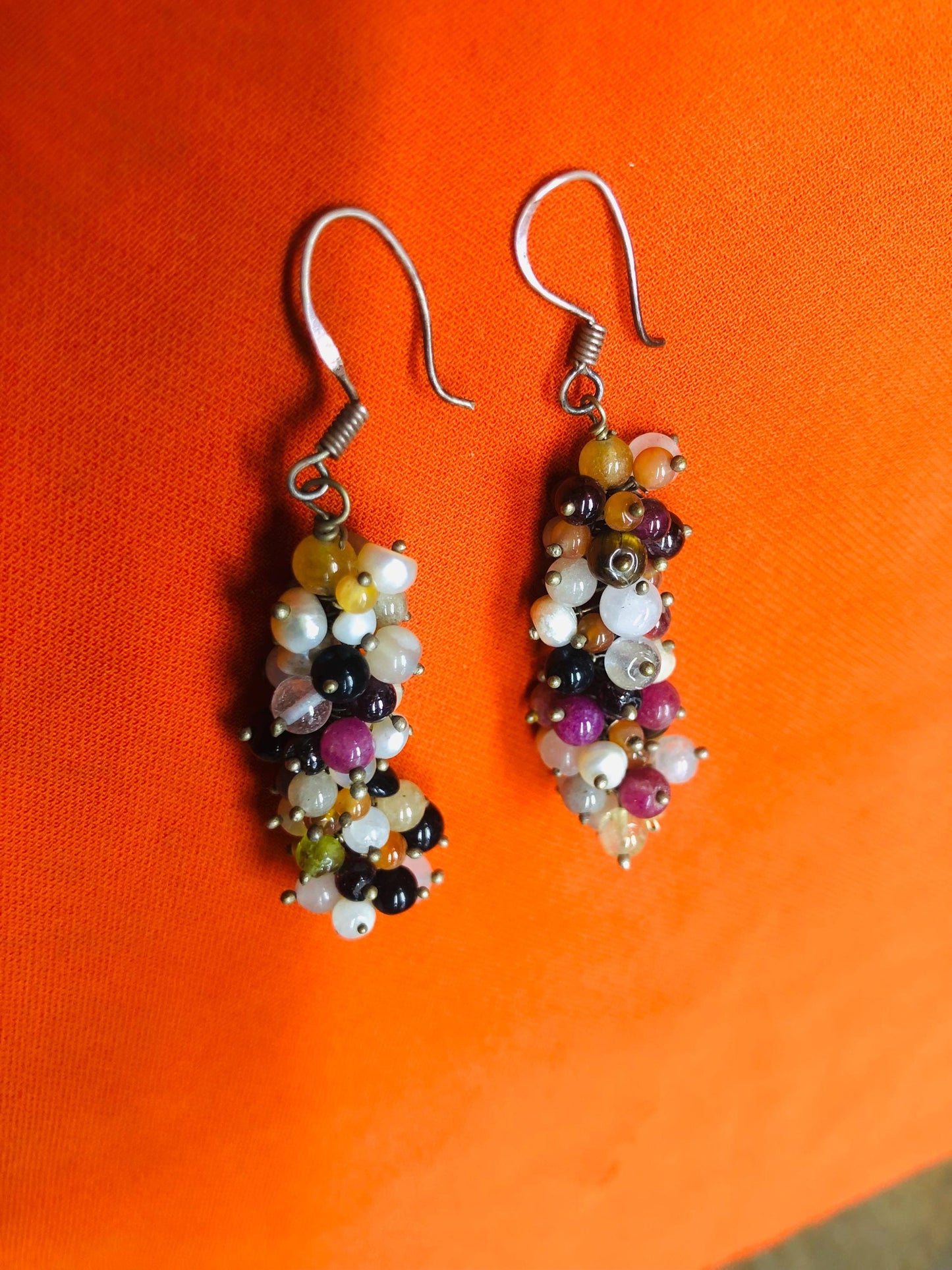 Artisanal Earrings in Multicolored Semi-Precious Stones