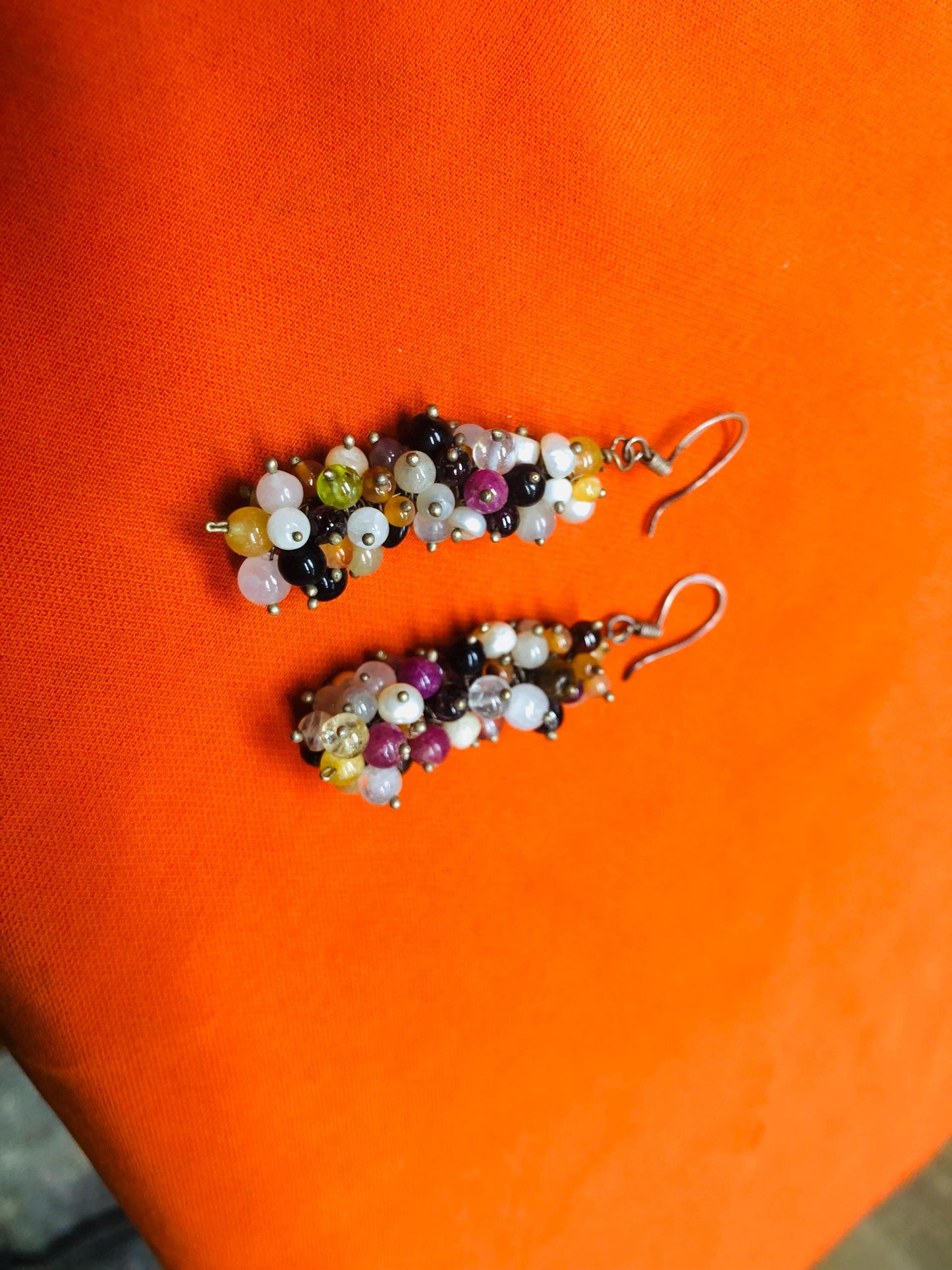 Artisanal Earrings in Multicolored Semi-Precious Stones