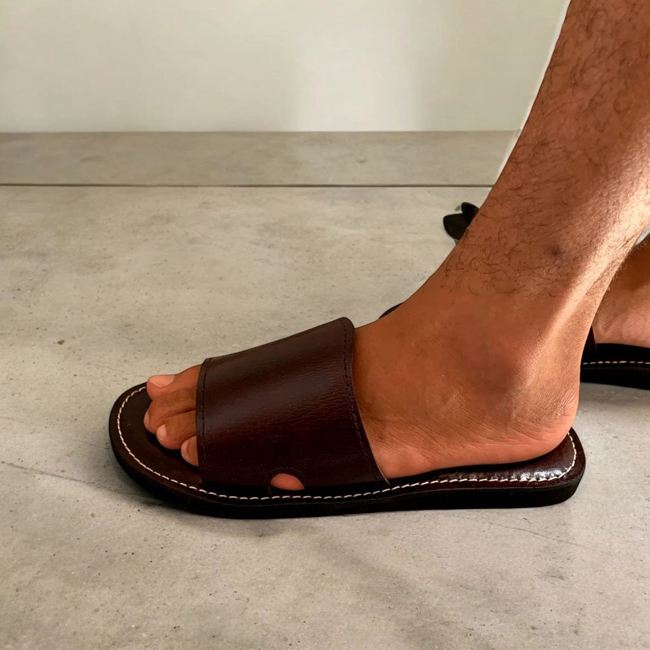 Handmade Brown Genuine Leather Slides Sandals for Men, Cozy Open-Toe Indoor and Outdoor Slippers, Leather Sandals Men, Comfortable Sandals