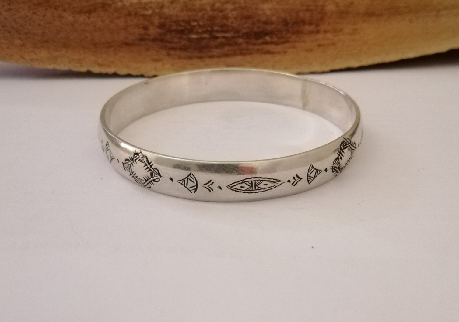 Elegant Berber Tuareg Silver Bangle with Fine Engraving