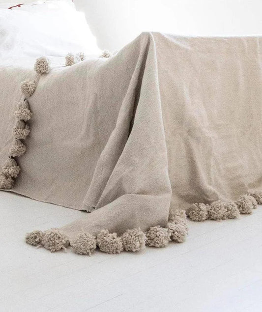 Discover Moroccan Cotton Blankets: the Essence of Comfort and Style. Wrap Yourself in Luxury with Our Exquisite Collection