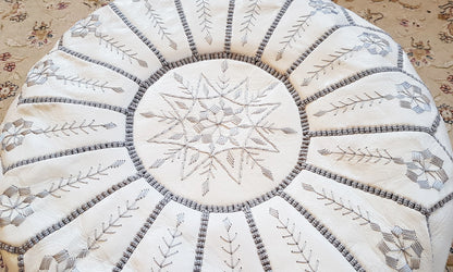 Pouf En Cuir Blanc Avec Broderie Supérieure, Pouf Marocain Blanc, Repose-Pieds Ottomans De Luxe, Pouf En Cuir, Pouf Fait Main