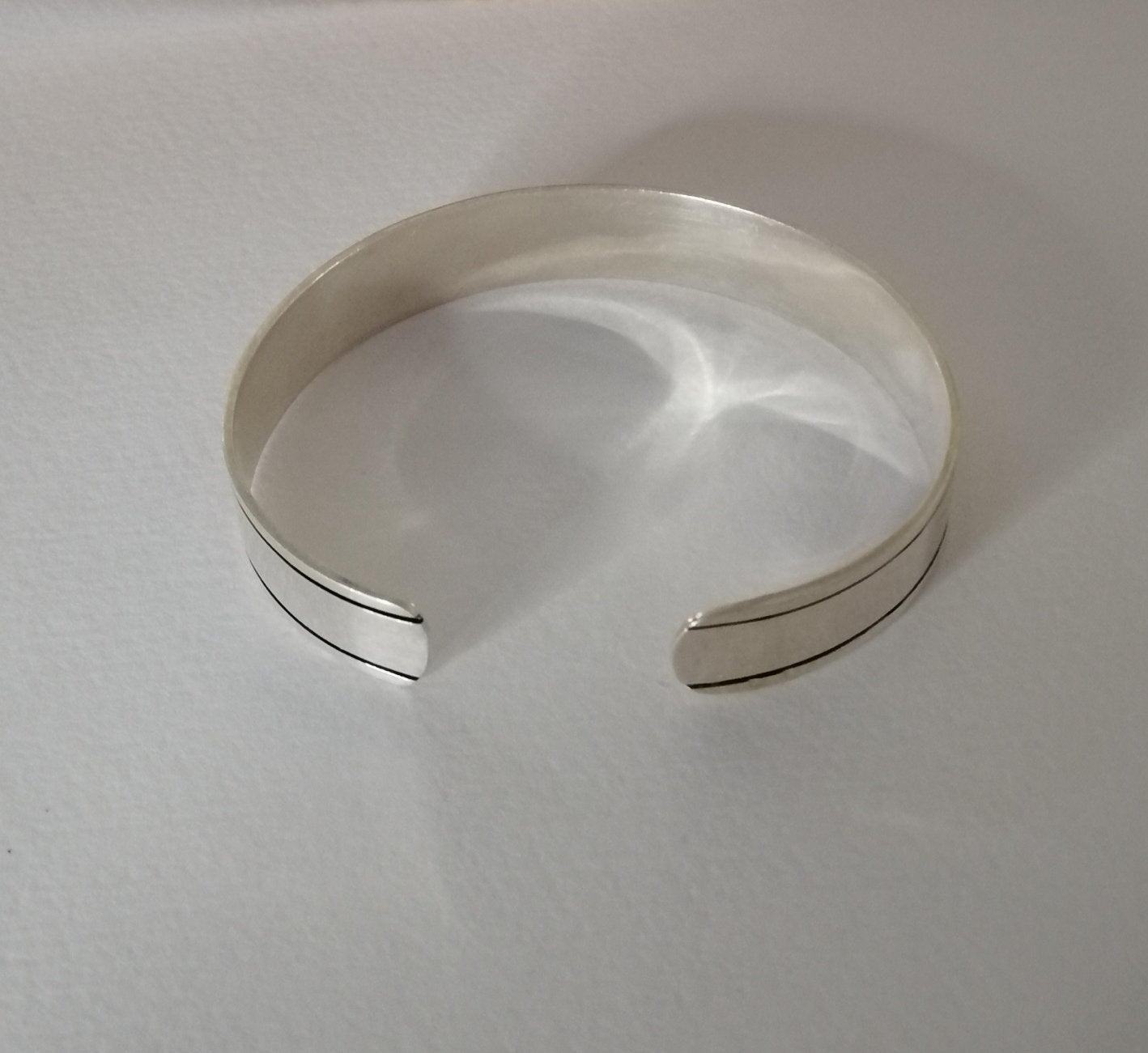 Modern Moroccan Silver Cuff - Black Edge