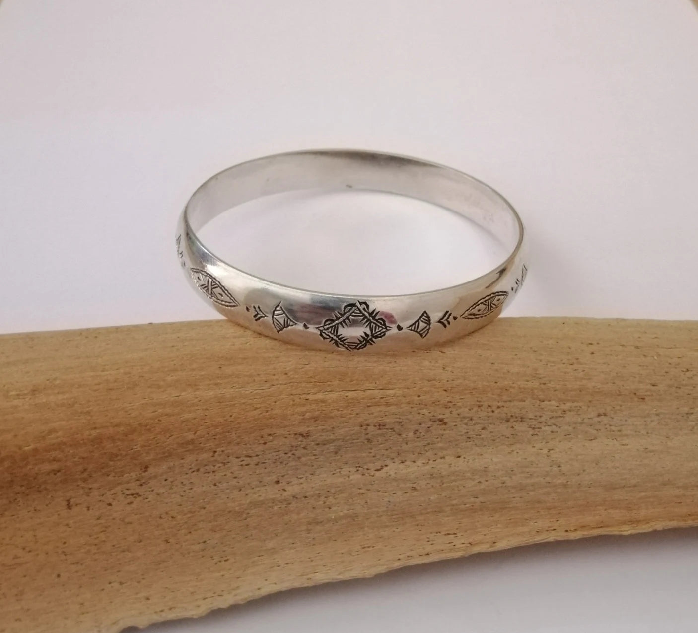 Elegant Berber Tuareg Silver Bangle with Fine Engraving