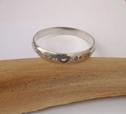 Elegant Berber Tuareg Silver Bangle with Fine Engraving