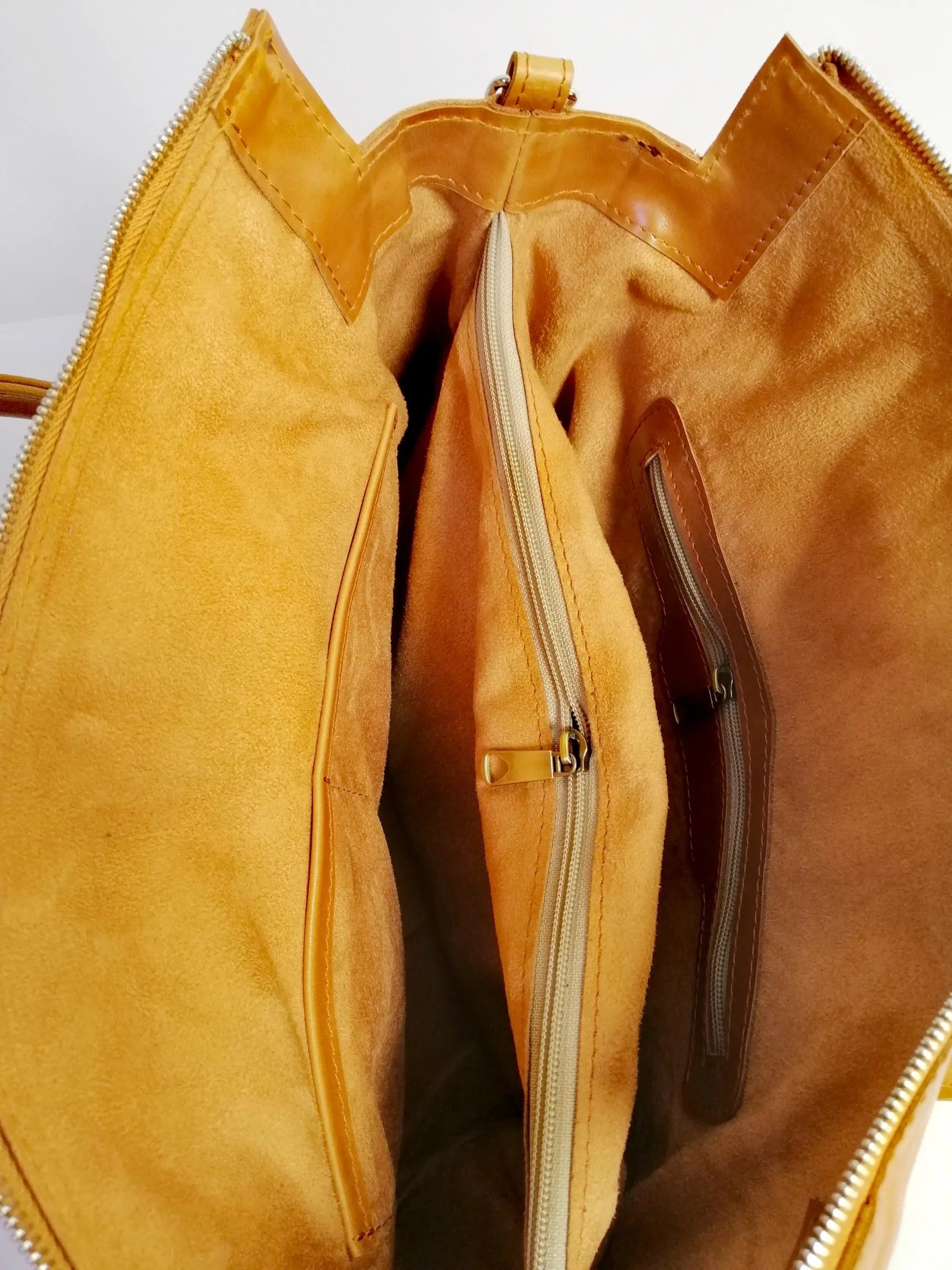 Luxury Genuine Leather Handbag – Elegant Shoulder Bag and Crossbody Bag – Perfect Gift for Women – Camel Color – Soft Vegan Leather