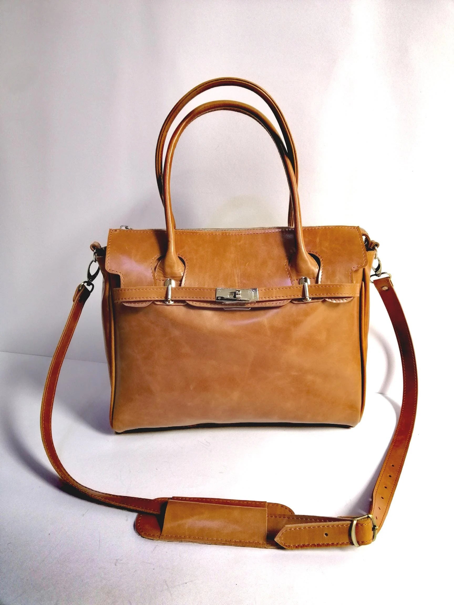 Luxury Genuine Leather Handbag – Elegant Shoulder Bag and Crossbody Bag – Perfect Gift for Women – Camel Color – Soft Vegan Leather