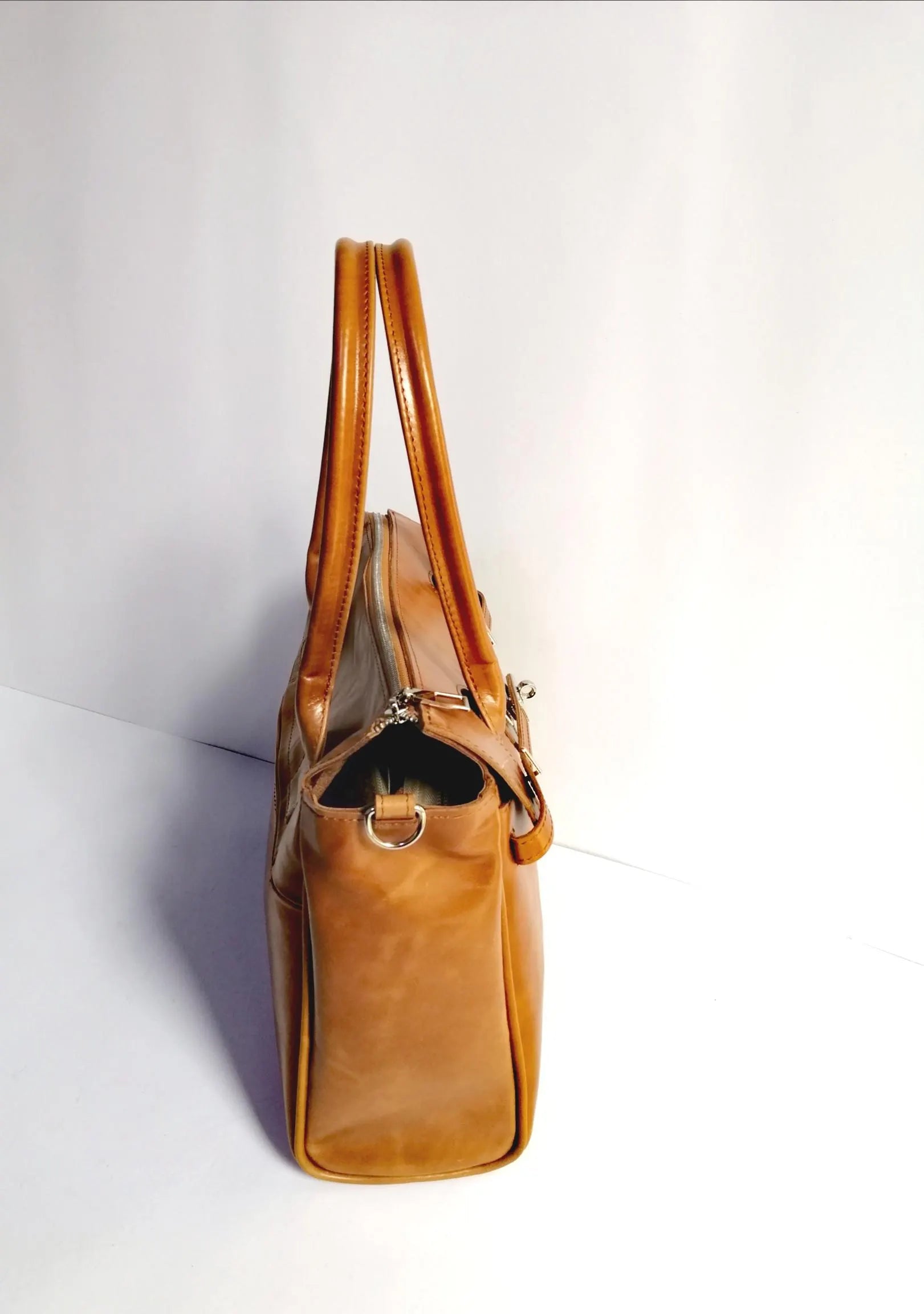 Luxury Genuine Leather Handbag – Elegant Shoulder Bag and Crossbody Bag – Perfect Gift for Women – Camel Color – Soft Vegan Leather