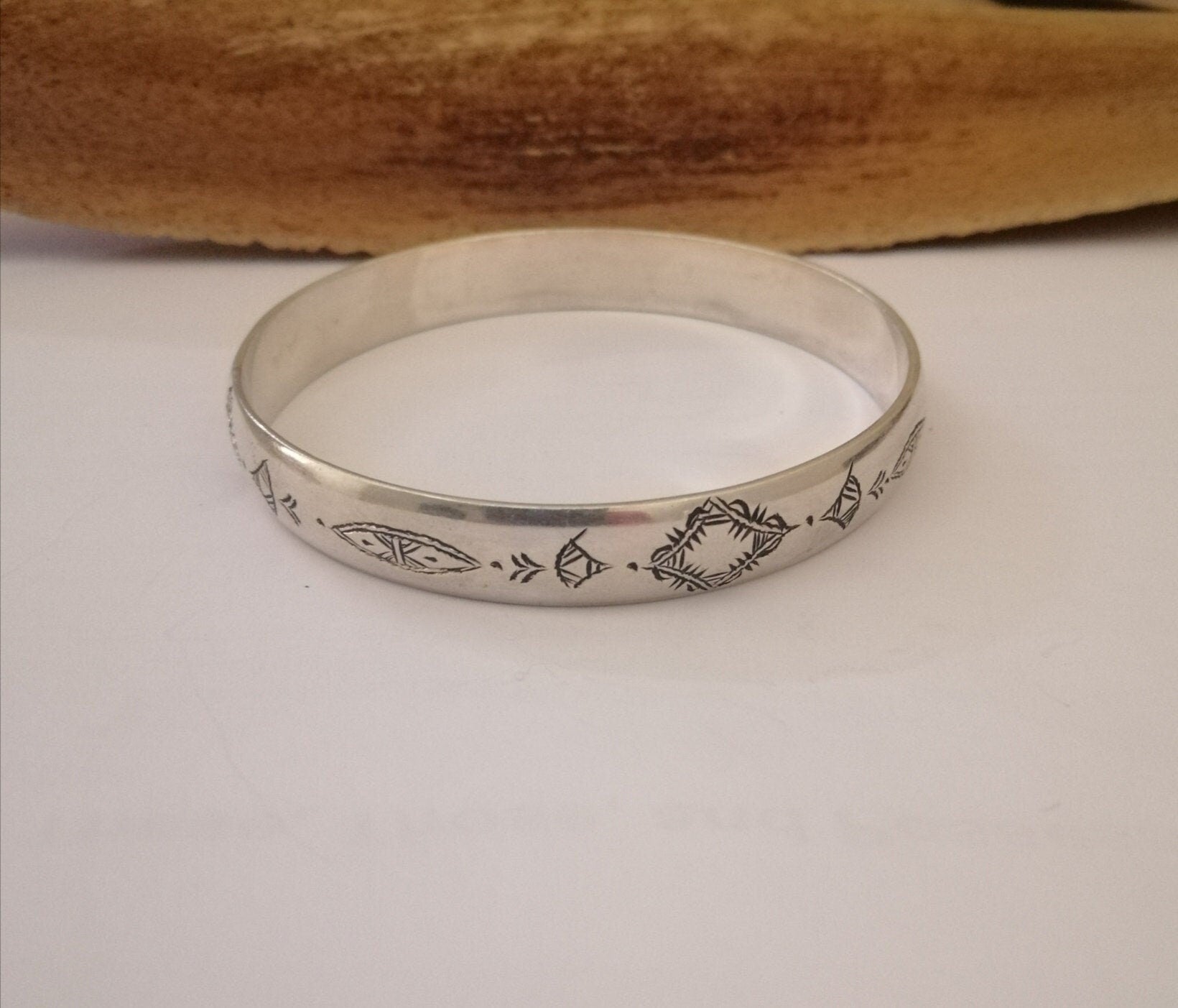 Elegant Berber Tuareg Silver Bangle with Fine Engraving
