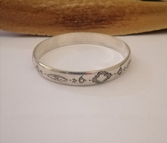Elegant Berber Tuareg Silver Bangle with Fine Engraving