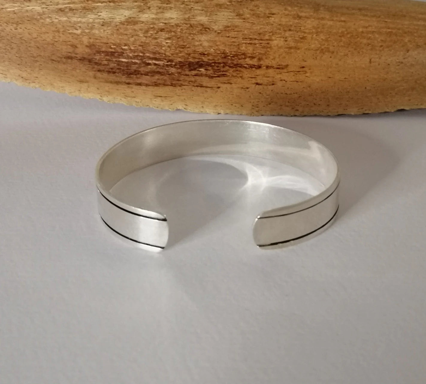 Modern Moroccan Silver Cuff - Black Edge