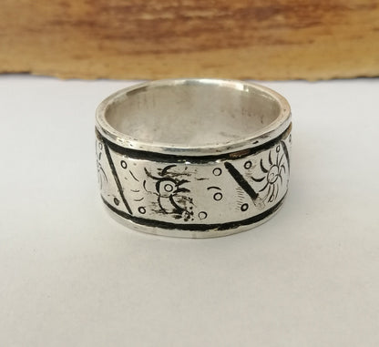Heavy Silver Ring with Diagonal Engravings