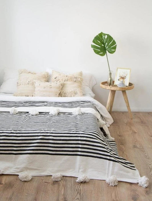 Uxurious Moroccan Cotton Blankets: a Cozy Elegance ,Wrap Yourself in Elegance, Timeless Comfort, Moroccan Cotton Blankets for Your Home