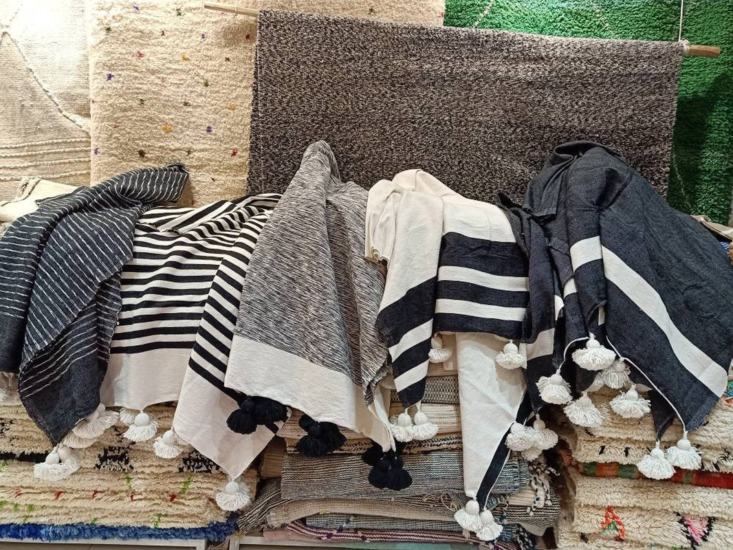 Uxurious Moroccan Cotton Blankets: a Cozy Elegance ,Wrap Yourself in Elegance, Timeless Comfort, Moroccan Cotton Blankets for Your Home