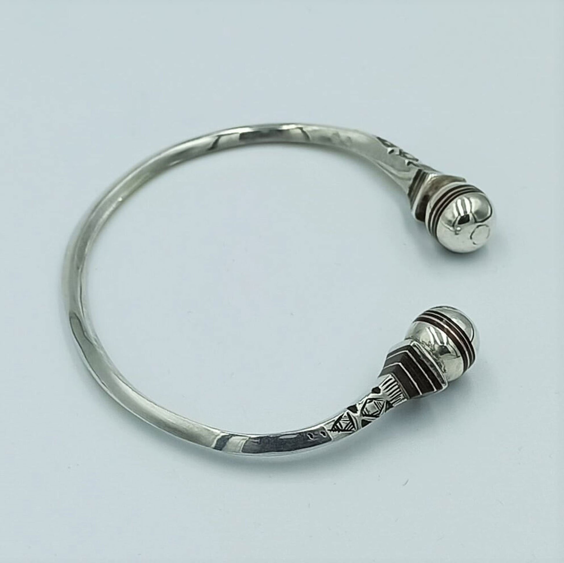Men'S 925 Sterling Silver Handcrafted Adjustable Bracelet, Open Cuff 2-Ball Ended Engrave Design Boho Bangle
