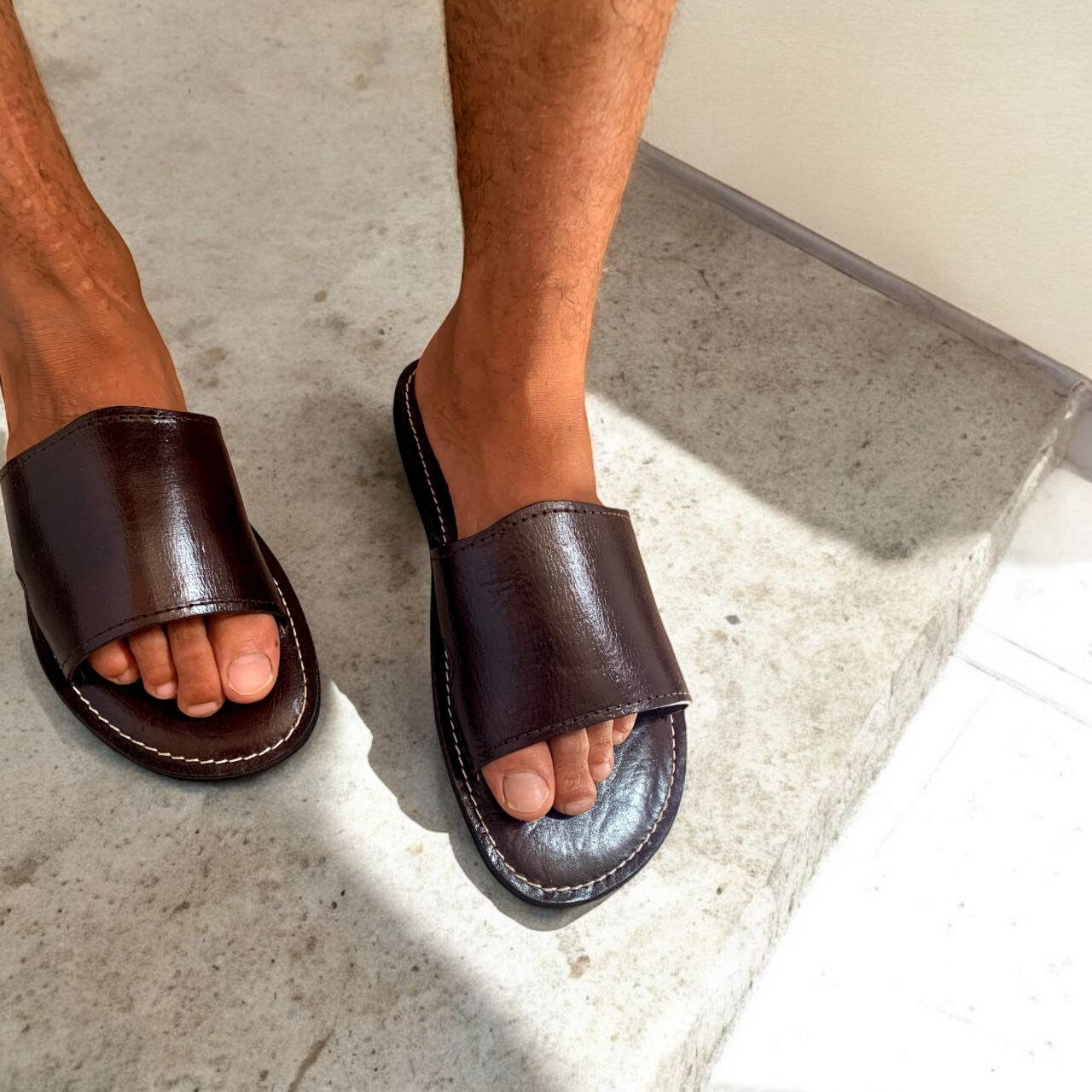 Handmade Brown Genuine Leather Slides Sandals for Men, Cozy Open-Toe Indoor and Outdoor Slippers, Leather Sandals Men, Comfortable Sandals