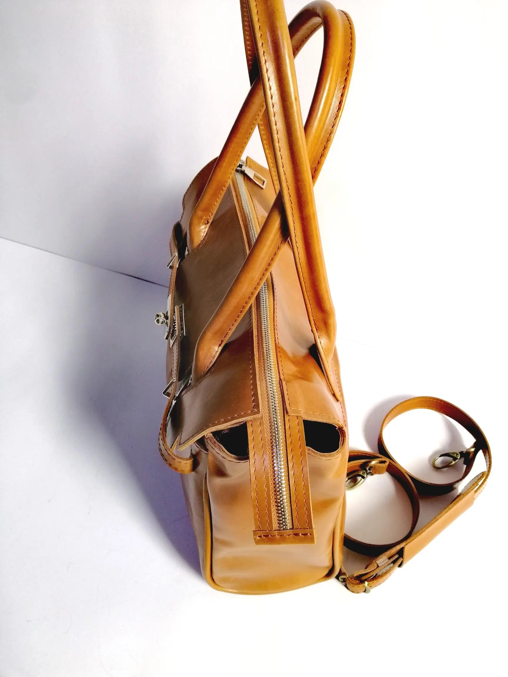 Luxury Genuine Leather Handbag – Elegant Shoulder Bag and Crossbody Bag – Perfect Gift for Women – Camel Color – Soft Vegan Leather