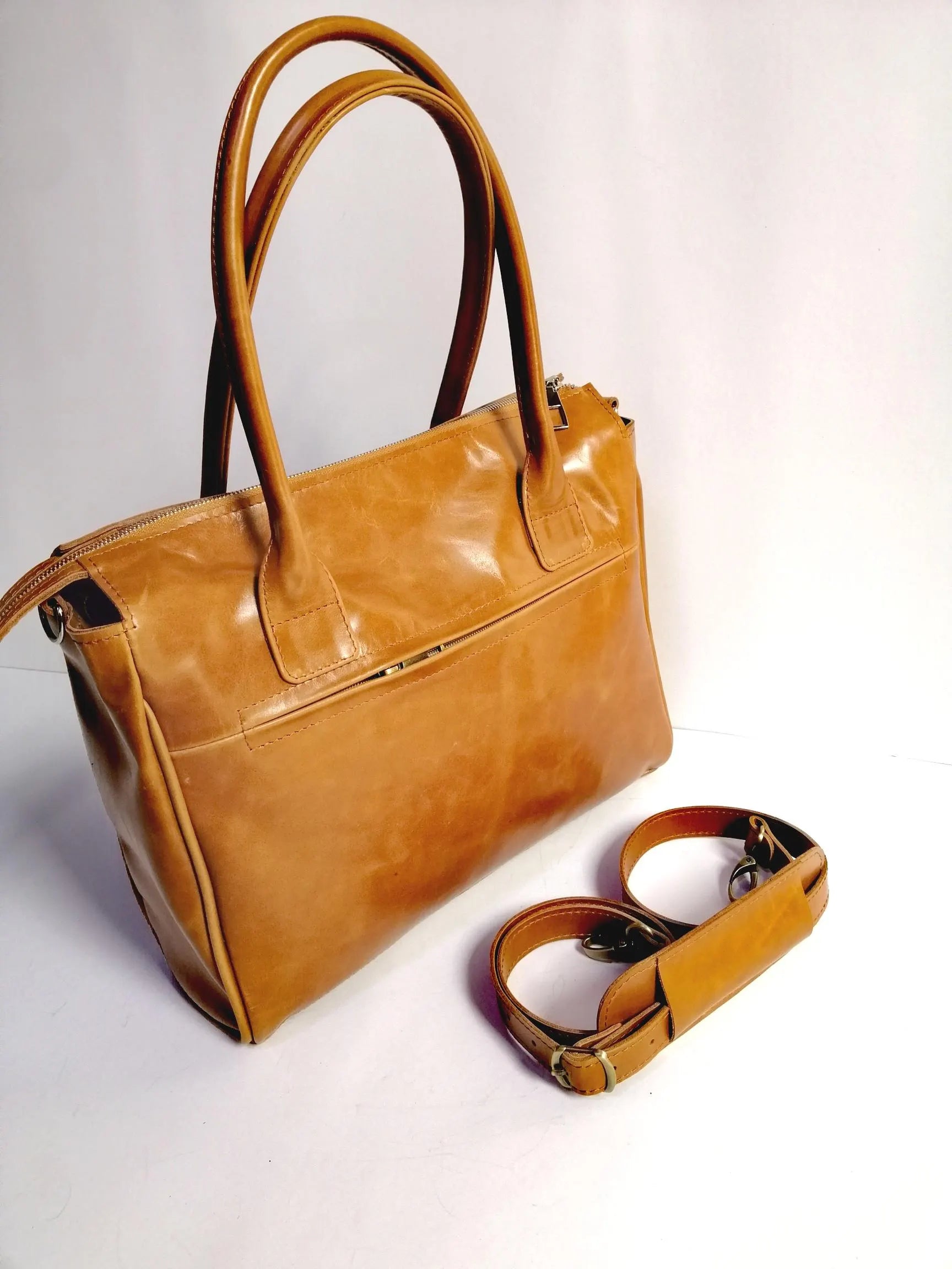Luxury Genuine Leather Handbag – Elegant Shoulder Bag and Crossbody Bag – Perfect Gift for Women – Camel Color – Soft Vegan Leather