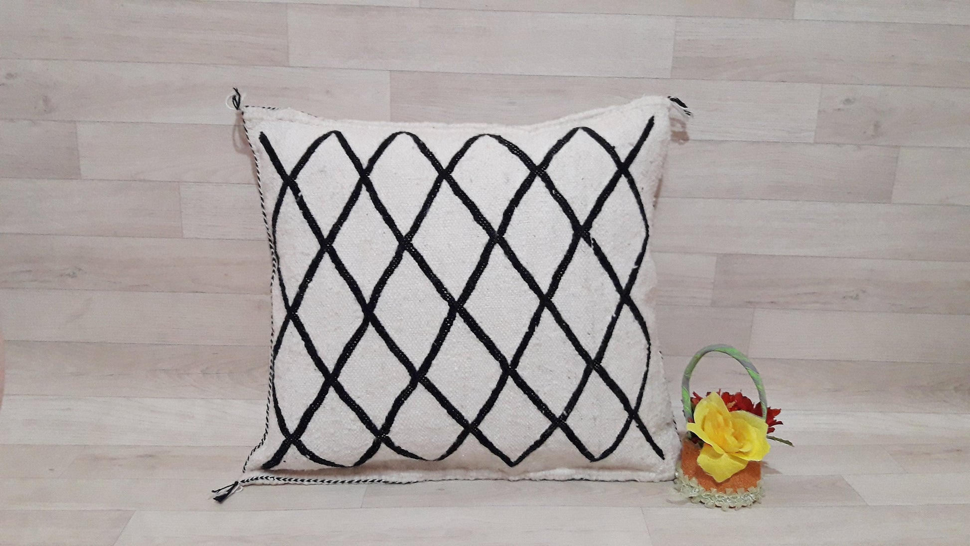 Beni Ourain Cushion Cover - White Wool Pillow Cover - Handmade Morocco Cushion-Moroccan Beni Ourain Pillow - Beni Ourain Berber Pillow