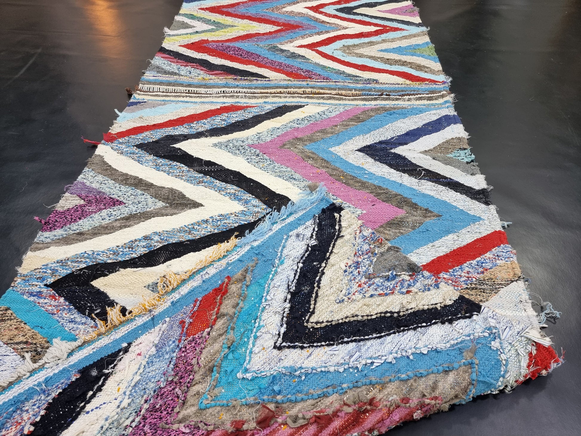 STUNNING ZANAFI RUG, Handmade Moroccan Rug 3X9, Flat Berber Rug, Zanafi Bouchrouit Rug, Geometric Rug, Red and Blue Rug, Sheep Wool Rug.
