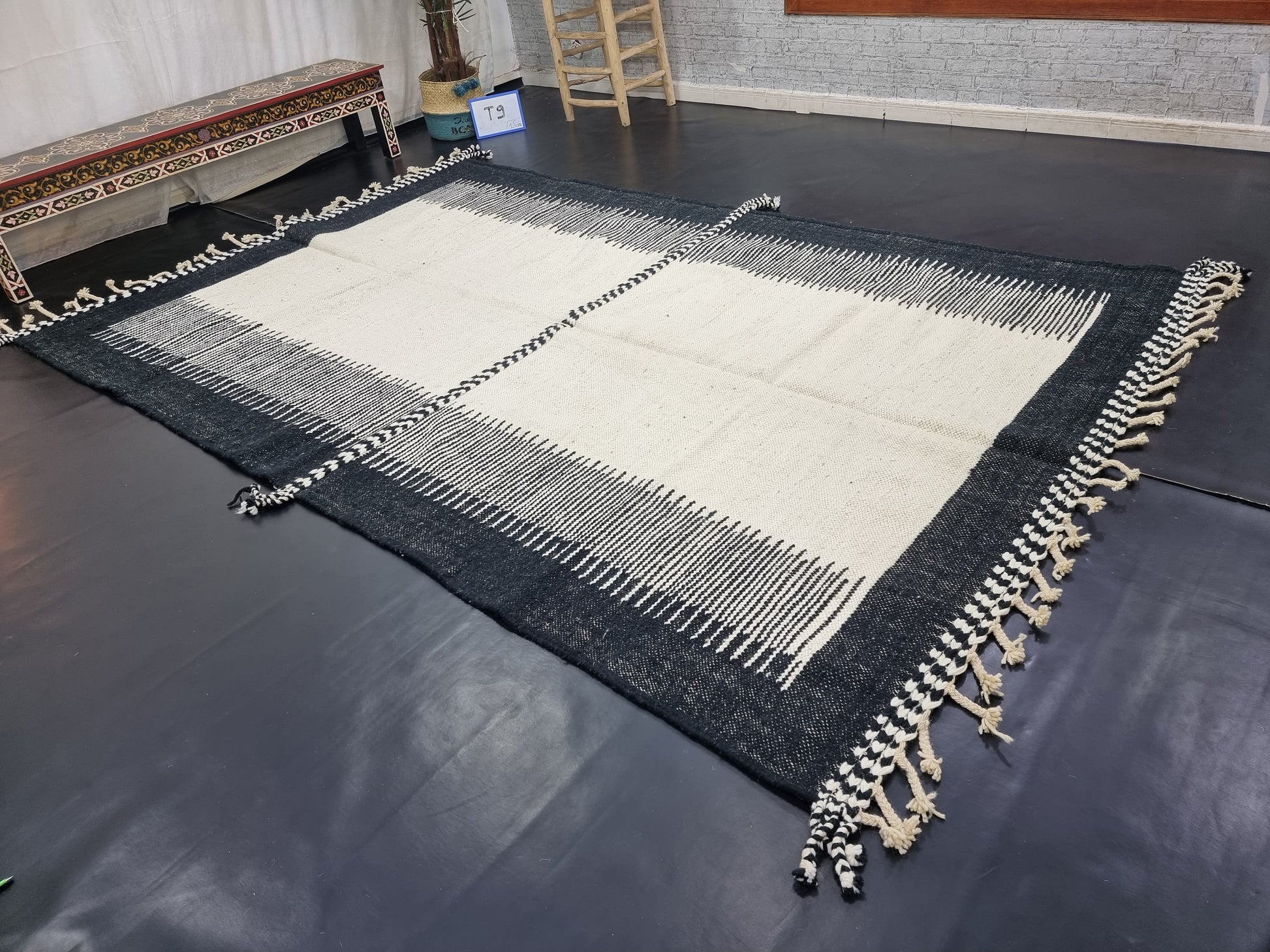 STUNNING ZANAFI RUG, Handmade Wool Rug, Moroccan Rug, Berber Rug, Kilim Flat Rug, Black and White Rug, Striped Wool Rug, Handwoven Wool Rug