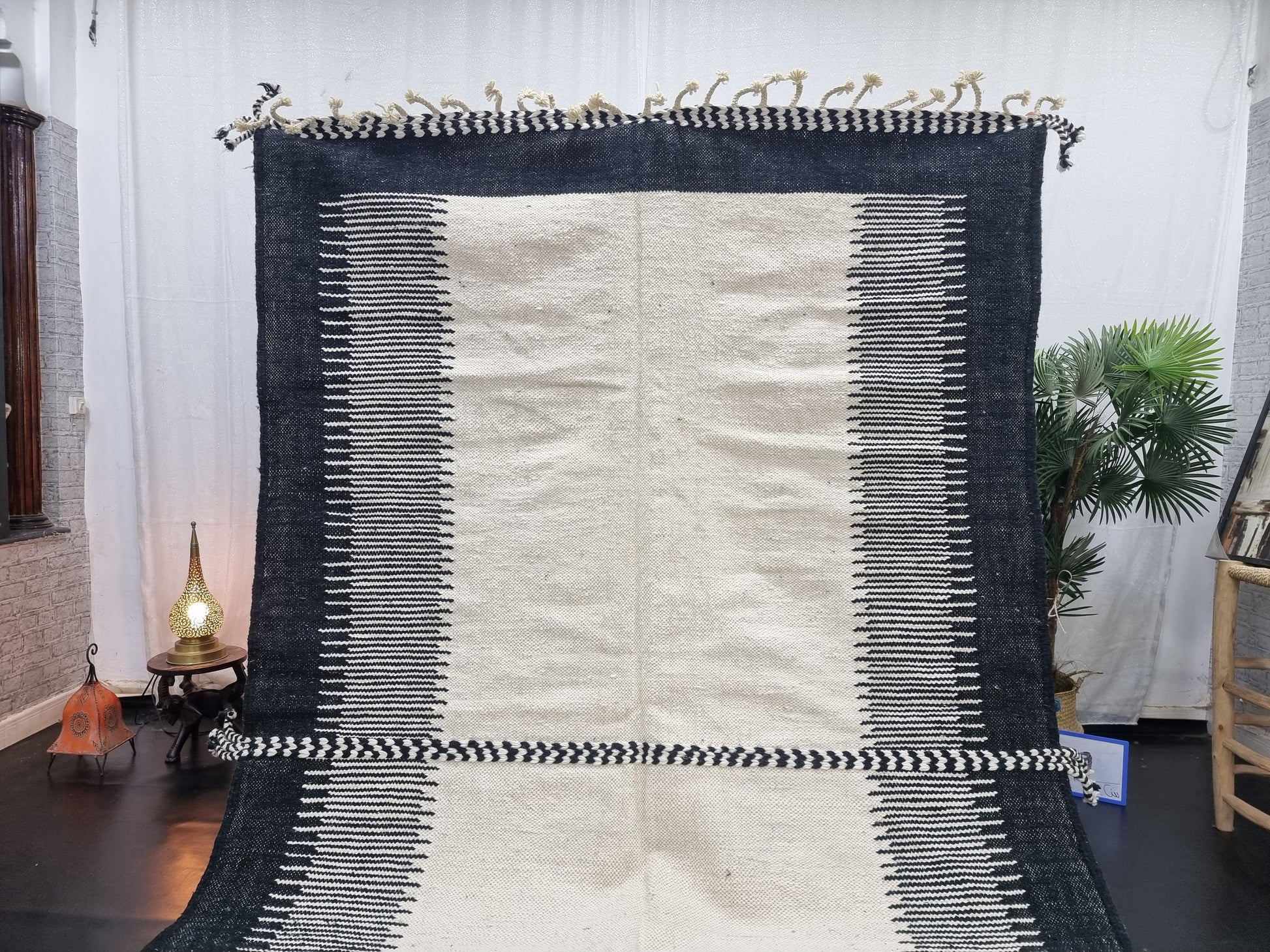 STUNNING ZANAFI RUG, Handmade Wool Rug, Moroccan Rug, Berber Rug, Kilim Flat Rug, Black and White Rug, Striped Wool Rug, Handwoven Wool Rug