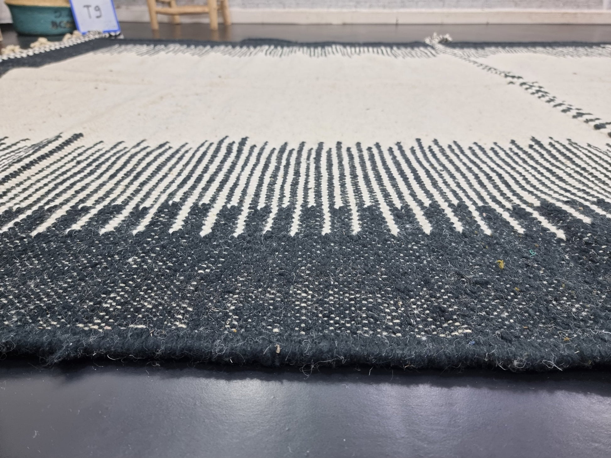STUNNING ZANAFI RUG, Handmade Wool Rug, Moroccan Rug, Berber Rug, Kilim Flat Rug, Black and White Rug, Striped Wool Rug, Handwoven Wool Rug