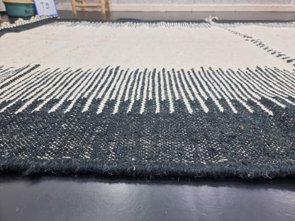 STUNNING ZANAFI RUG, Handmade Wool Rug, Moroccan Rug, Berber Rug, Kilim Flat Rug, Black and White Rug, Striped Wool Rug, Handwoven Wool Rug