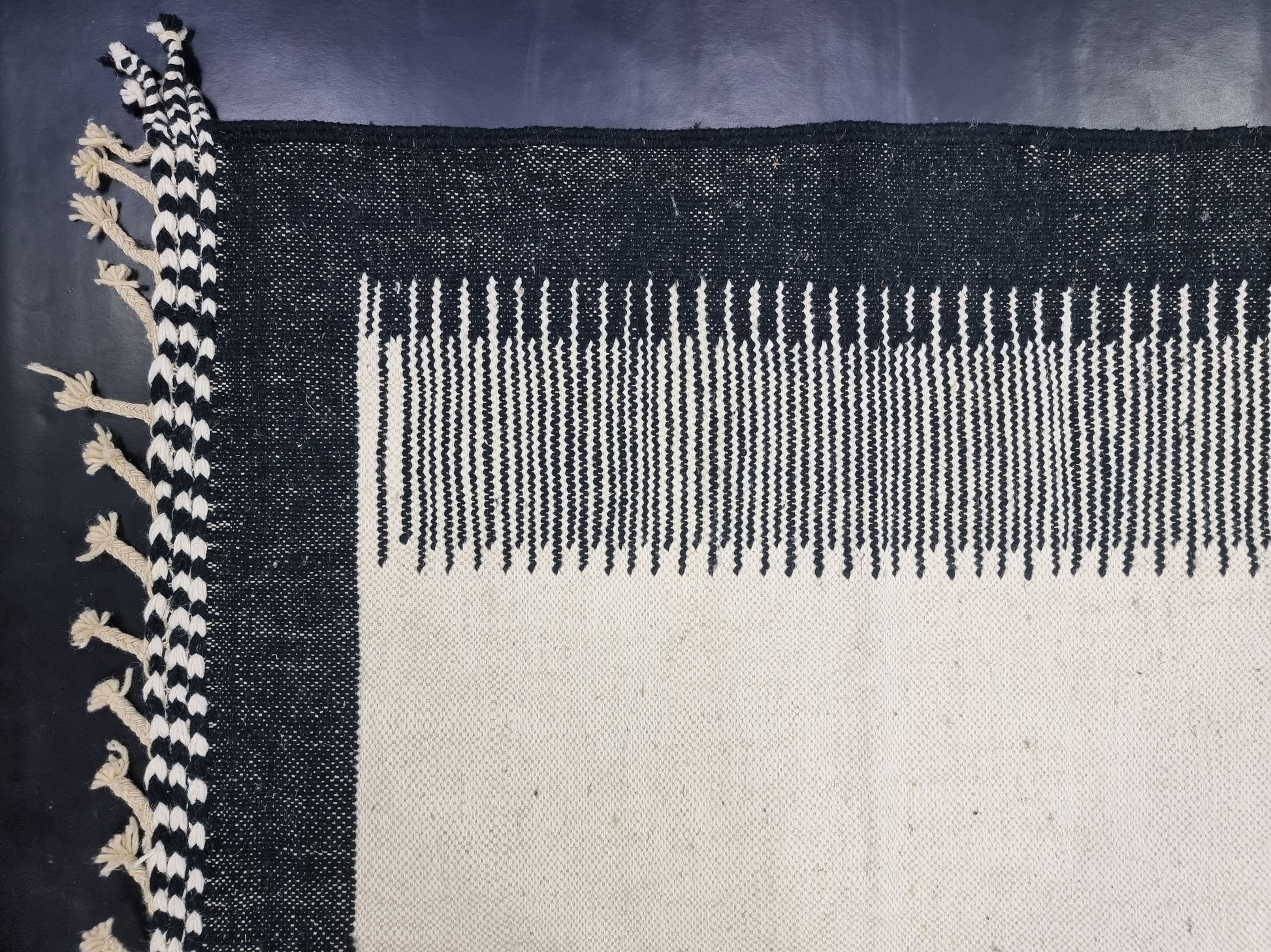 STUNNING ZANAFI RUG, Handmade Wool Rug, Moroccan Rug, Berber Rug, Kilim Flat Rug, Black and White Rug, Striped Wool Rug, Handwoven Wool Rug