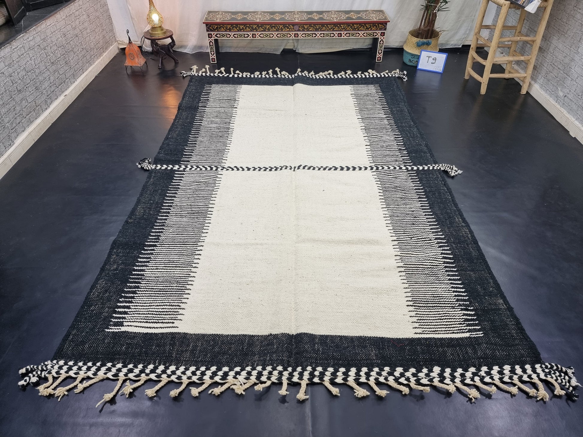 STUNNING ZANAFI RUG, Handmade Wool Rug, Moroccan Rug, Berber Rug, Kilim Flat Rug, Black and White Rug, Striped Wool Rug, Handwoven Wool Rug